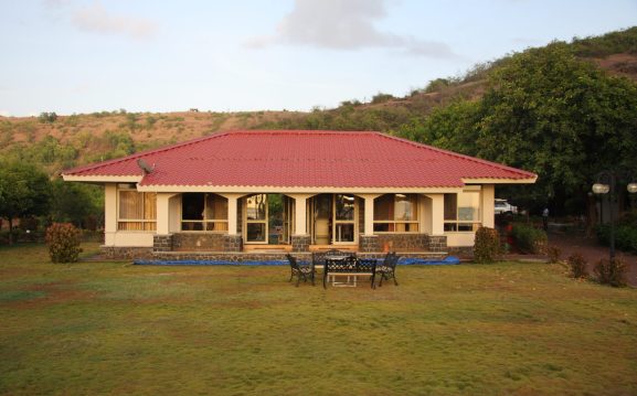 Kitchen Backside, Hill behind